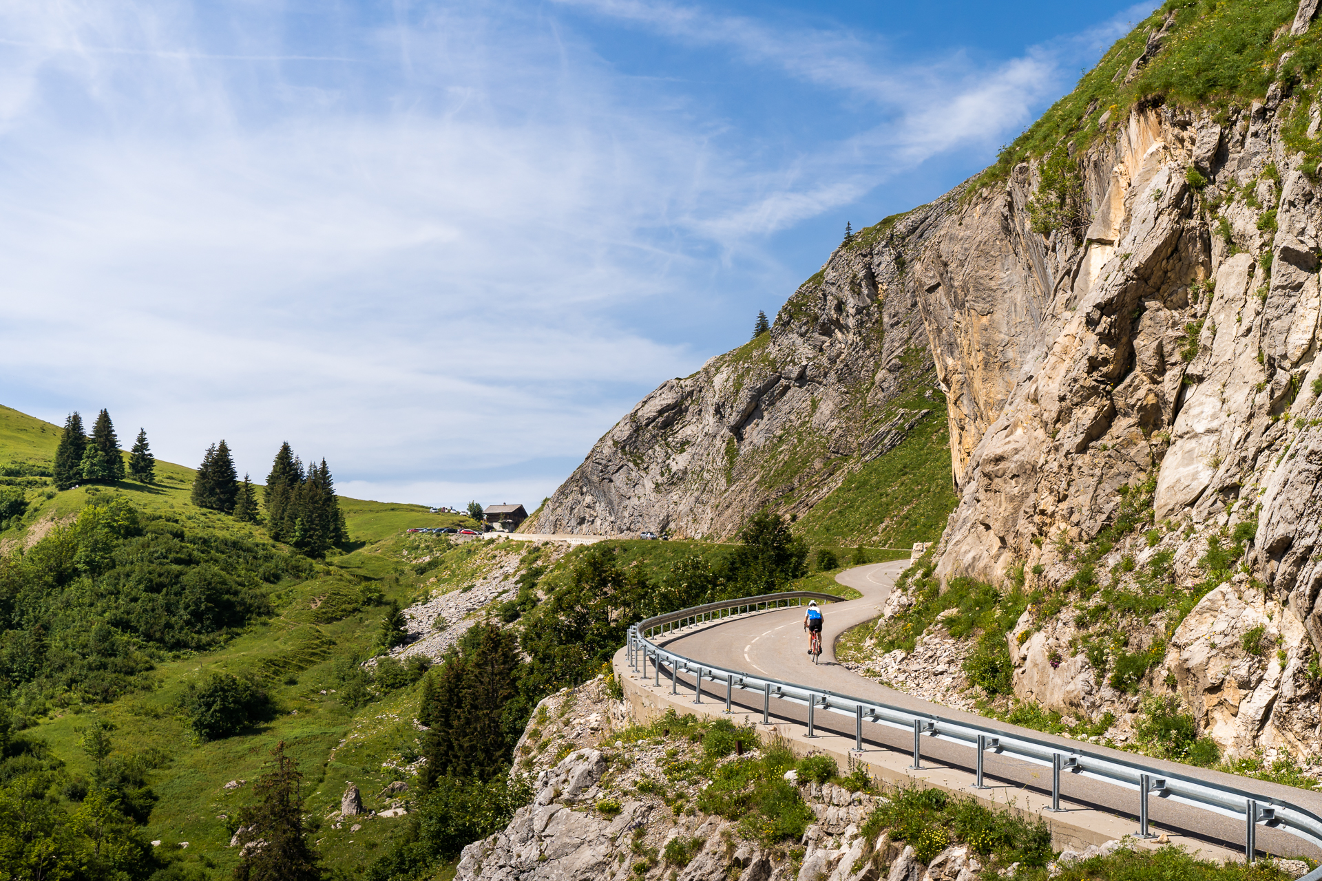 Cycliste au col de la Colombière