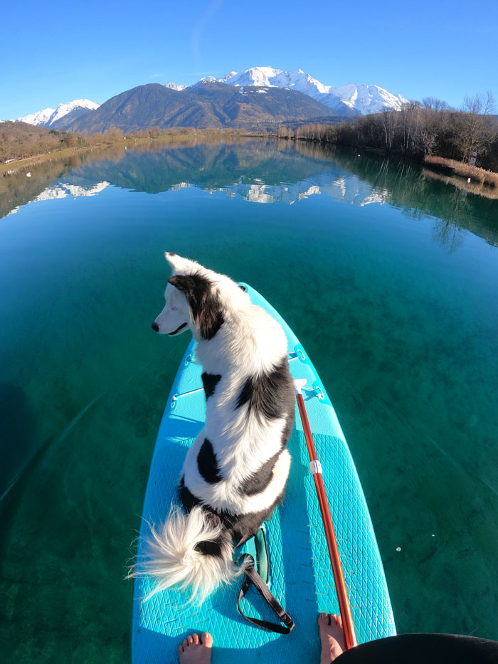 Paddle au lac de Passy avec Fanny et sa chienne Narnia ©ATMB