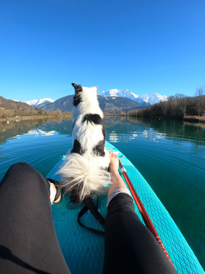 Paddle au lac de Passy avec Fanny et sa chienne Narnia ©ATMB