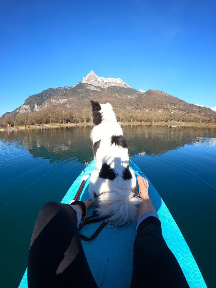 Paddle au lac de Passy avec Fanny et sa chienne Narnia ©ATMB