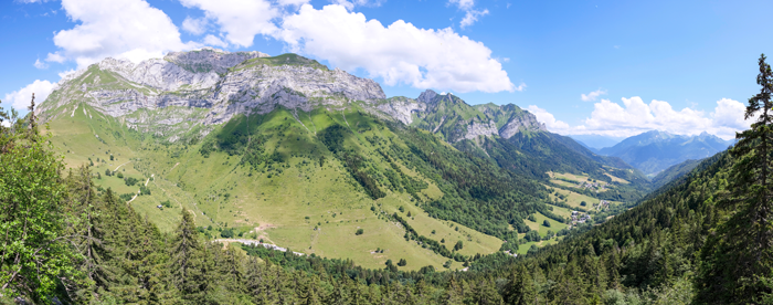 Randonnée au rocher du Roux ©Julien Dorol