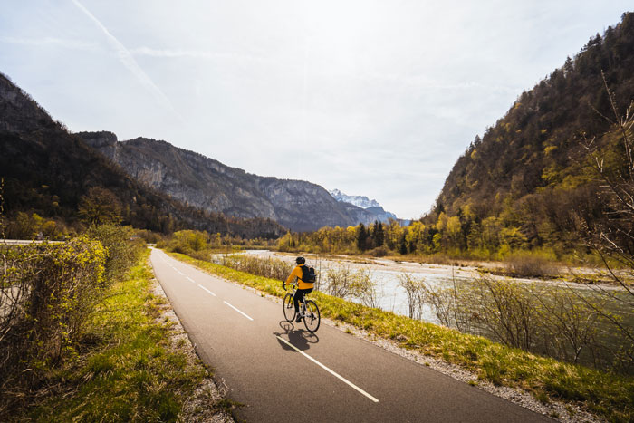 Vélo de route entre Cluses et Magland®celine-ducrettet-ATMB